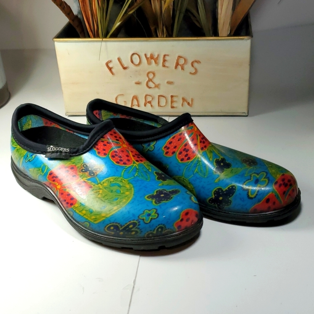 Sloggers woman size 6 blue floral print